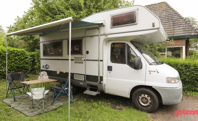 Camper familiare compatto e completo