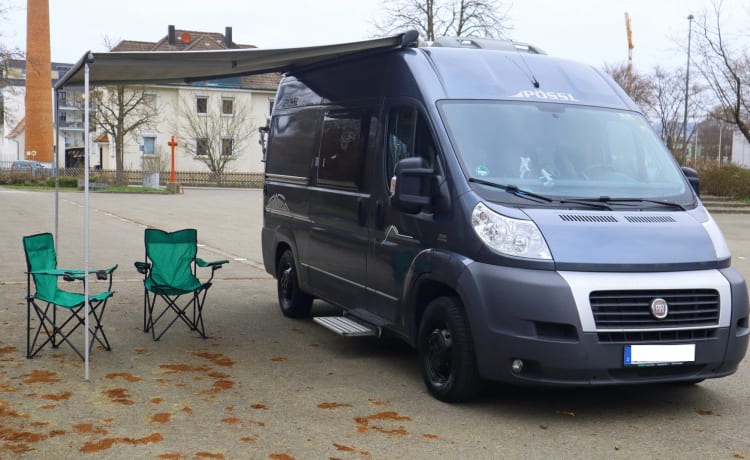 Ken – Pössl-camper met 3 slaapplaatsen uit 2012