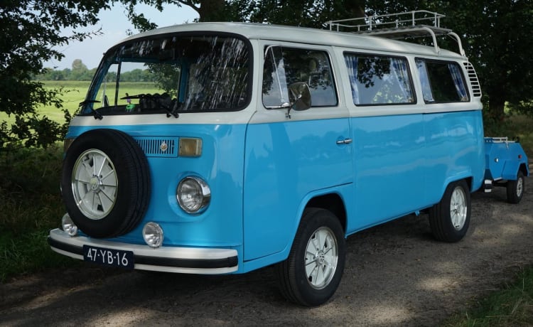 da's Toppy – 2p Volkswagen T2 B campervan uit 1977