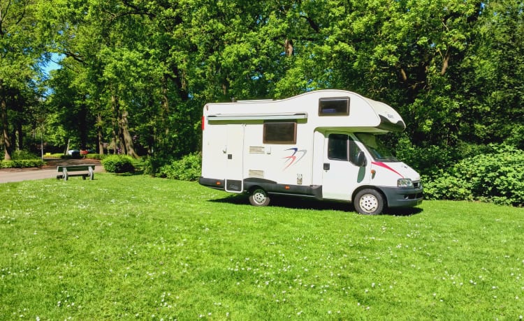 Gezellige Fiat Ducato met fietsendrager en volledige verzekering.