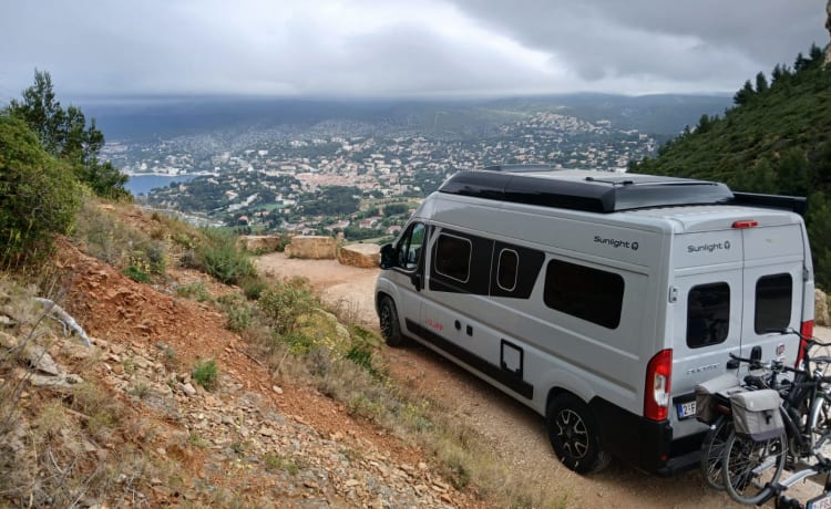 4 pers Sunlight camper van 2024 – De vrijheid om  elke dag een nieuwe bestemming te kiezen