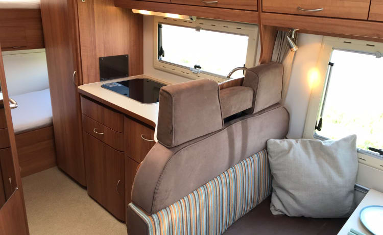 Modern 6 Person Family Camper