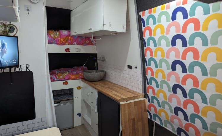 Vannie Annie – Camper adatto alle famiglie con 5 posti letto