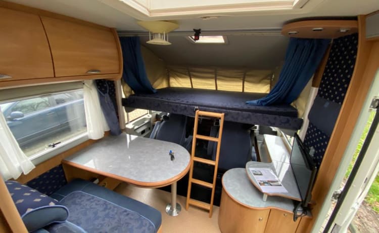 IB – Neat 4 person Bürstner integral camper