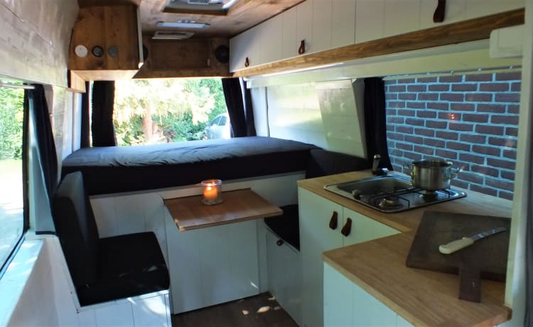 Co-Camper – Mercedes-Benz sprinter met houten interieur