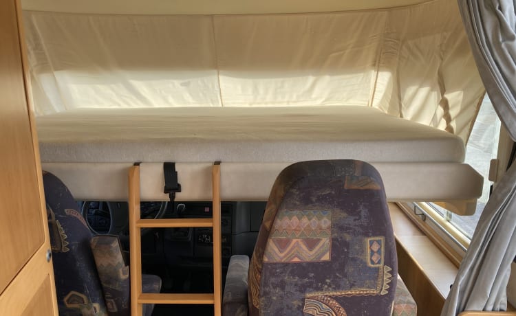 Rondzit – Hymer B534 Integral camper with cozy round seat