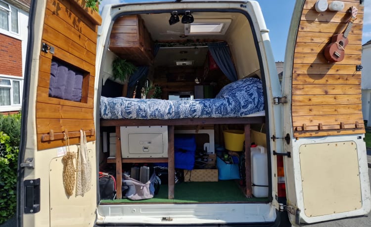 SKY – Unique Rustic Off-grid/EHU Campervan in Cornwall 