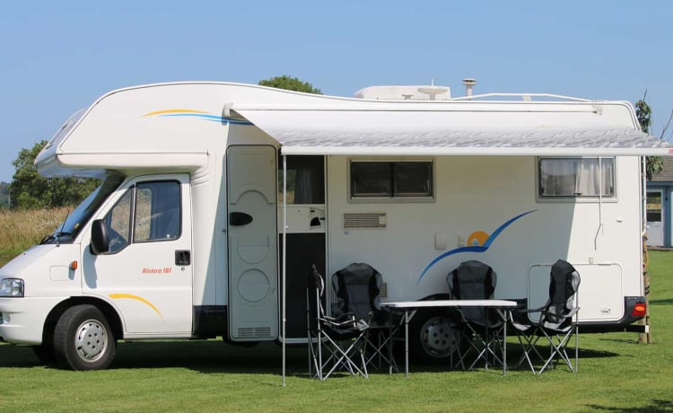 Riviera 181 6 slaapplaatsen Camper