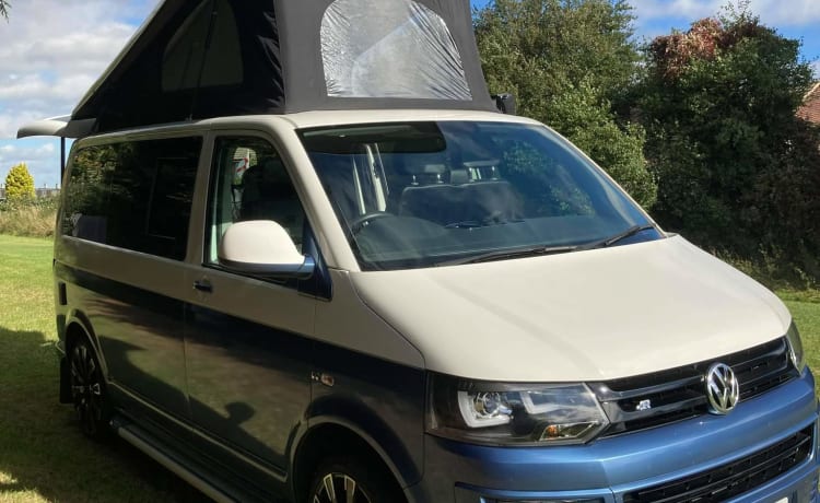 ANIA  – 4 berth Volkswagen bus from 2014