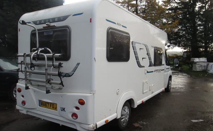 Pistol – Bailey Approach Advance 665 2.2 130 BHP 6 BERTH End lounge Air con euro 6 