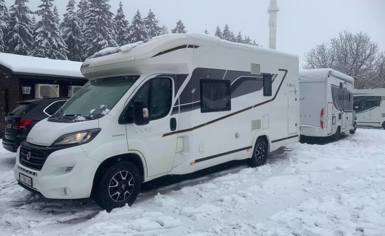 Miel – Fully equipped 4p Benimar Mileo 224 semi-integrated from 2020 - also SKI!!