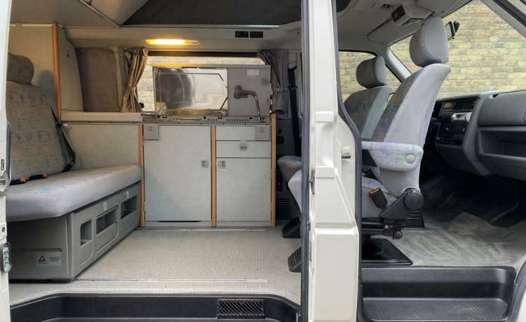 Colin de Camper – Volkswagen T4 California Bus-Wohnmobil, Top-Zustand, mit Extras und Off-Grid