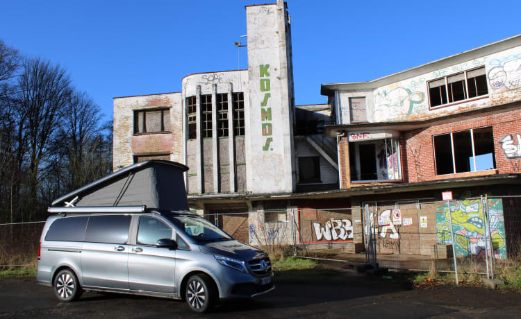 De Vrijheid van kamperen, de Luxe van een hotelkamer