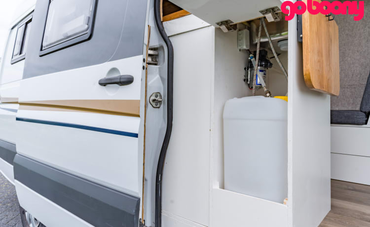 Luxe Camper Bus – MB Sprinter 2p mit Aut. und Klimaanlage