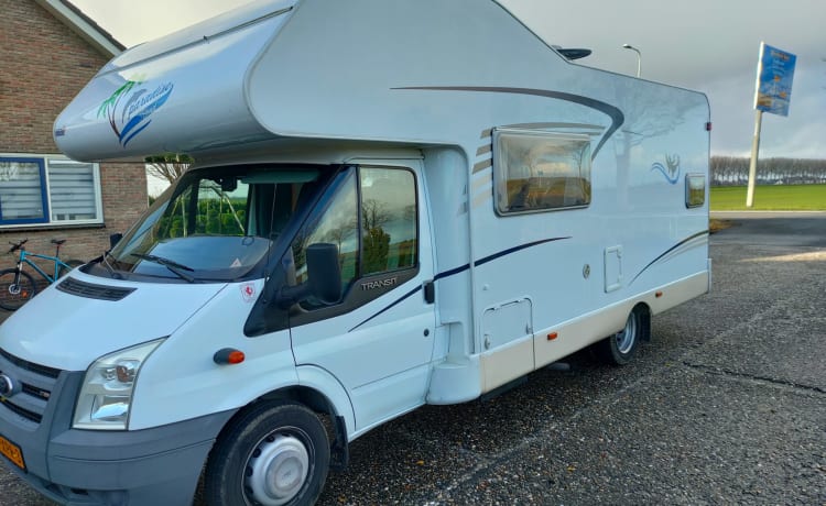 Beau camping-car familial confortable! Alcôve Sunlight, 5 personnes (2010)