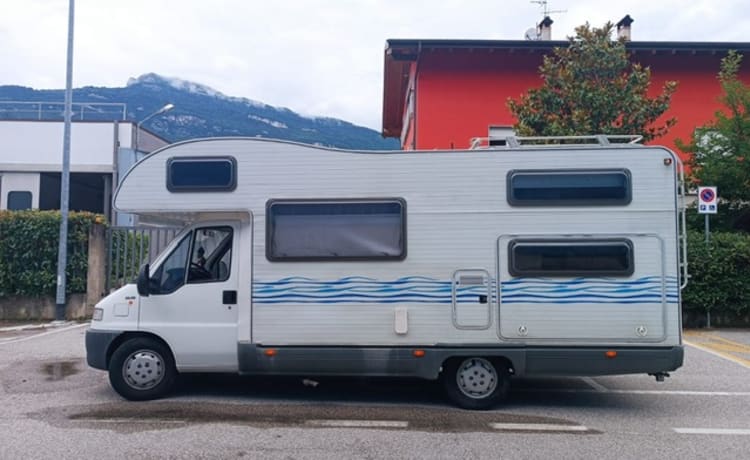 Noleggio Camper 7 Posti - Spazioso e Confortevole!