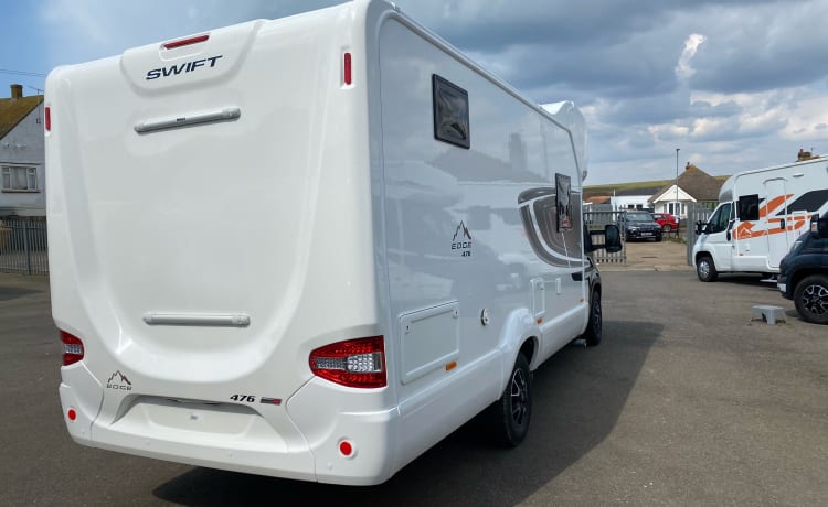 (MH002) Schönes Swift Edge 476 Wohnmobil mit 6 Schlafplätzen