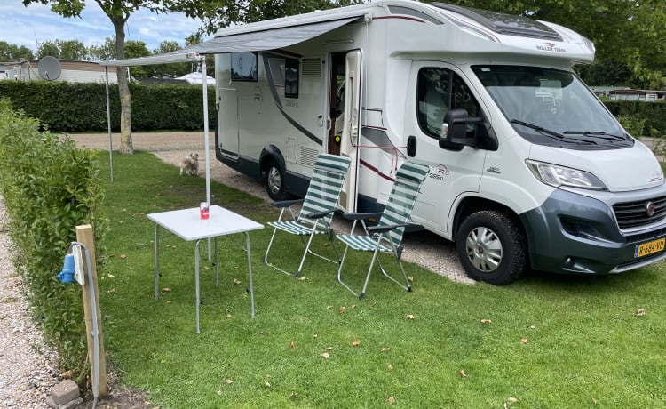 Roller Team 4 person spacious and luxurious camper