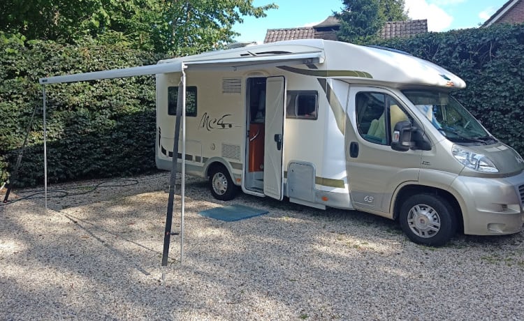 Magnifique McLouis Iveco semi-intégré 4 pers. à partir de 2011