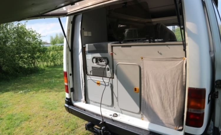 Lars – Camping-car compact et confortable pour 4 personnes (bien entretenu)