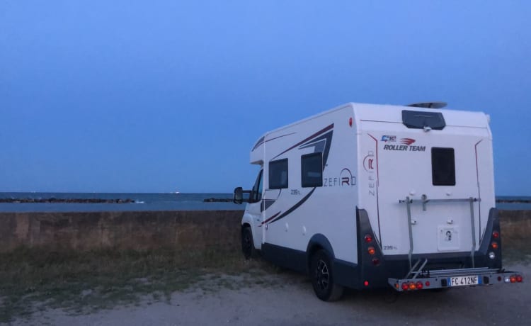 Piccolino – Voyagez confortablement et en toute sécurité dans un petit camping-car.