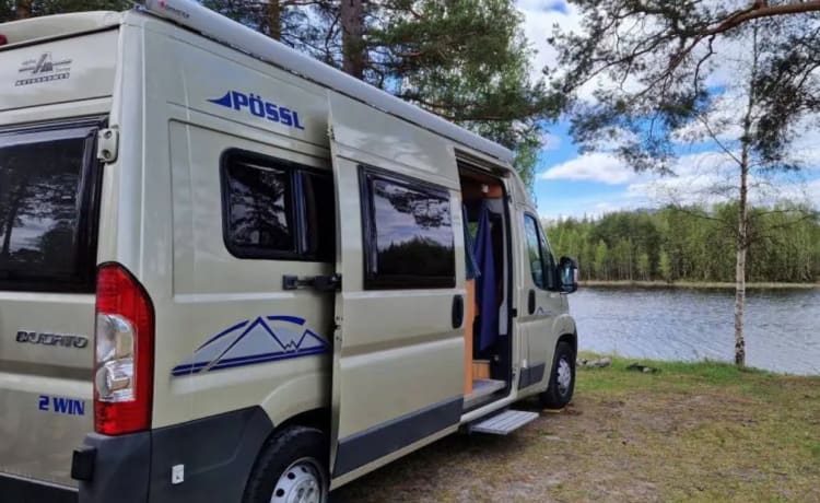 3p Pössl 2 Win camping-car de luxe et porte-vélos