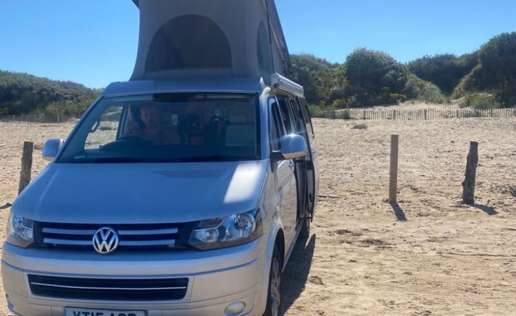 Vino – Volkswagen T5 Hillside Camper Umbau 2015 mit 4 Schlafplätzen