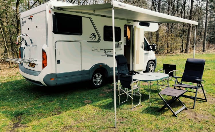 Knausie – Camping-car soigné et compact pour quatre personnes (familial) avec deux lits fixes