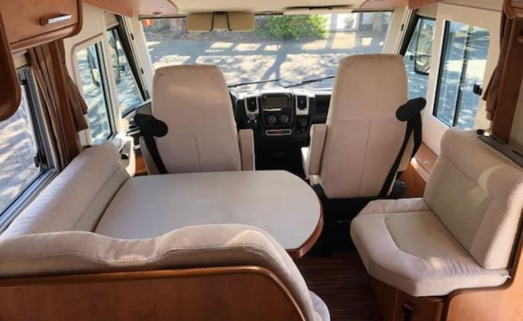 Luxus! Carthago Tourer Integralcamper für 5 Personen