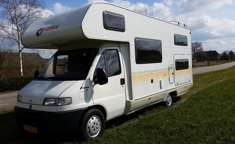 Camping-car familial spacieux et confortable pour 6 personnes 2.8TDI