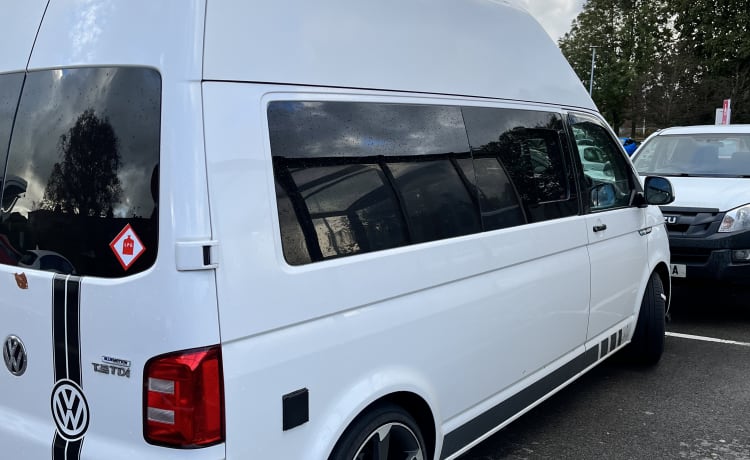 Winston – 4 berth Volkswagen Campervan from 2016