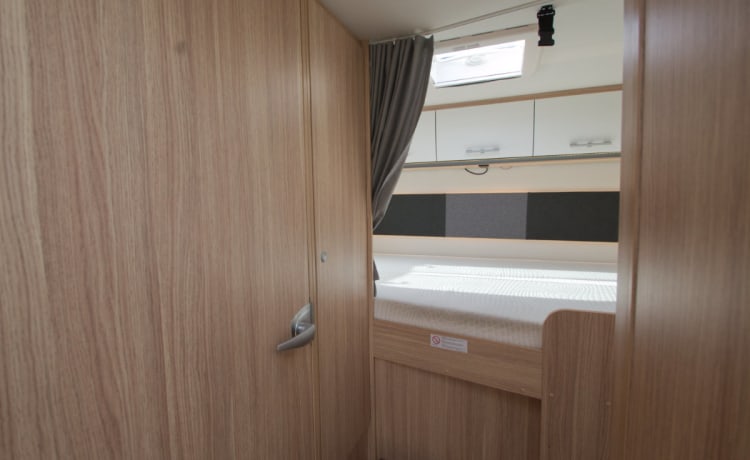 Sunlight T65 – Very nice, spacious 4-person Sunlight camper from 2023, lots of storage space.