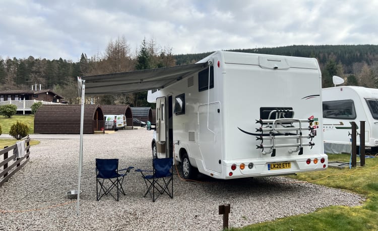 Wout Van Der Kampe – Camping-car spacieux de 6 couchages; RollerTeam Zefiro 675