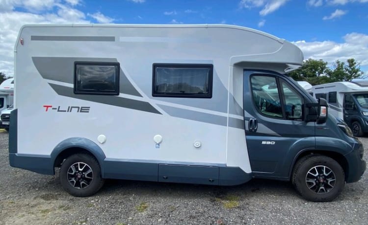 T line 590 – 2021 Four berth Roller Team semi-integrated. 5.99M easy to park. 