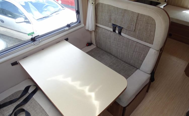 Super – Fijne ruime camper voor 6 personen 