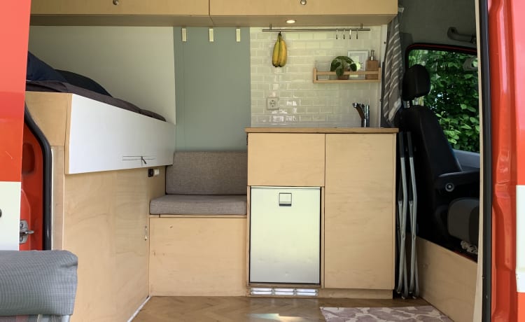 VW Crafter TDI – Modern self-build camper with character