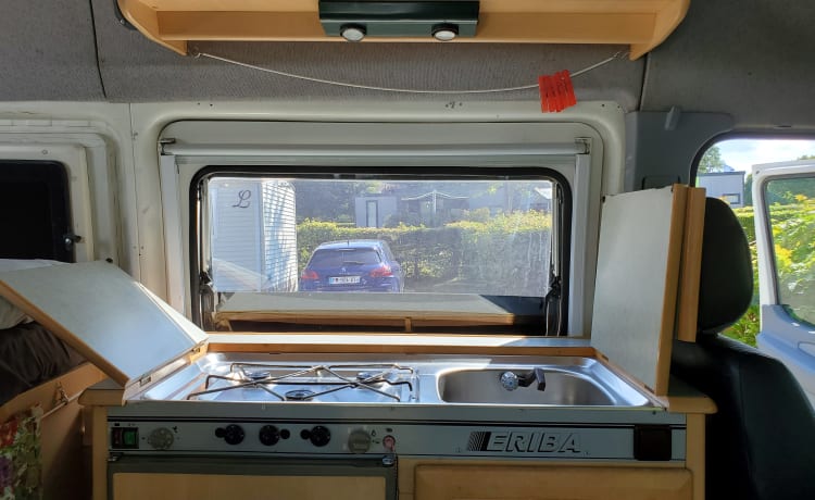 Barry Klasbak – Compact, cozy and maintained Mercedes Sprinter for 2 (tall) people