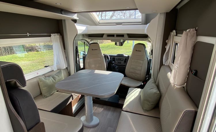 Benimar Cocoon 483 (2021) voor 2 tot 5 personen