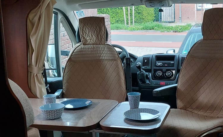 ci elliot 85p – Camper met 2 enkel Bedden en Airco op de motor en kilometer vrij