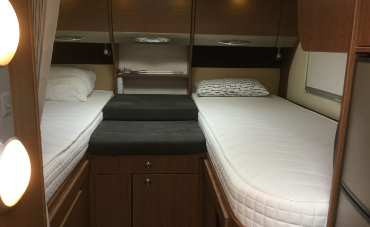 Luxurious spacious Burstner with 2 twin beds