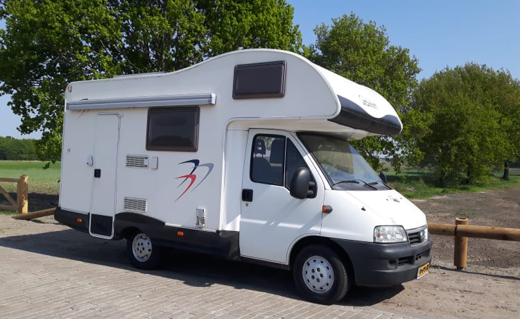 Gezellige Fiat Ducato met fietsendrager en volledige verzekering.