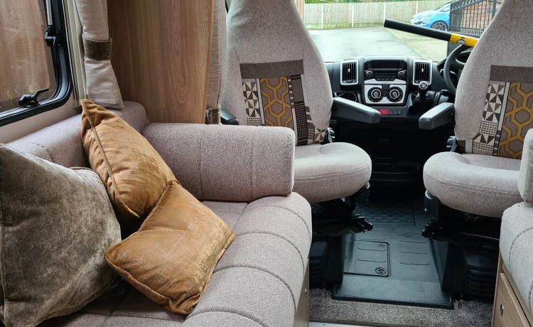 Kelsee – Kelsee 4 persoons Elddis 155 Evolution Coachbuilt 2019