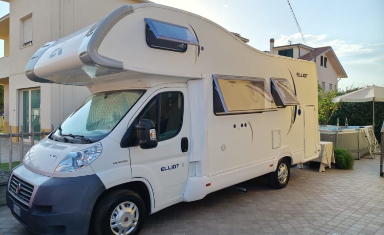 Noleggia il Camper dei tuoi Sogni per una Vacanza Indimenticabile!