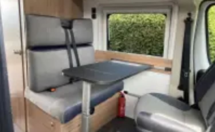 Sunliving Bus Camper mit Busbiker