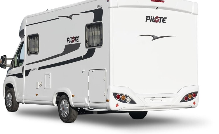 Pilote P650C – Zeer luxe en volledige uitgeruste 2-3 persoons camper.