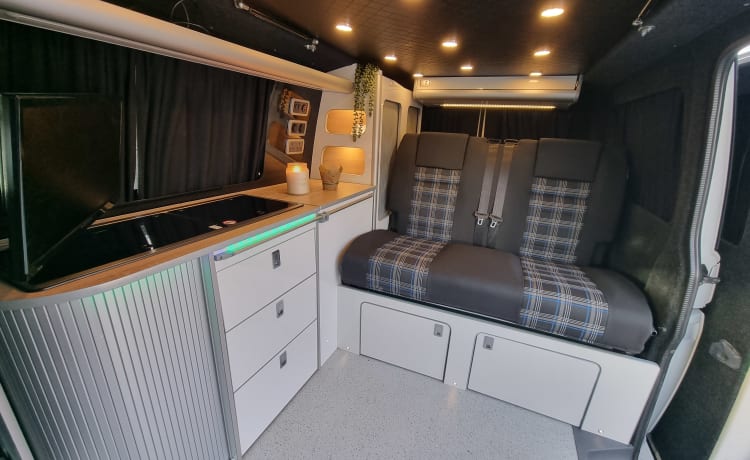 Sebastian  – 4 berth Volkswagen camper 2017