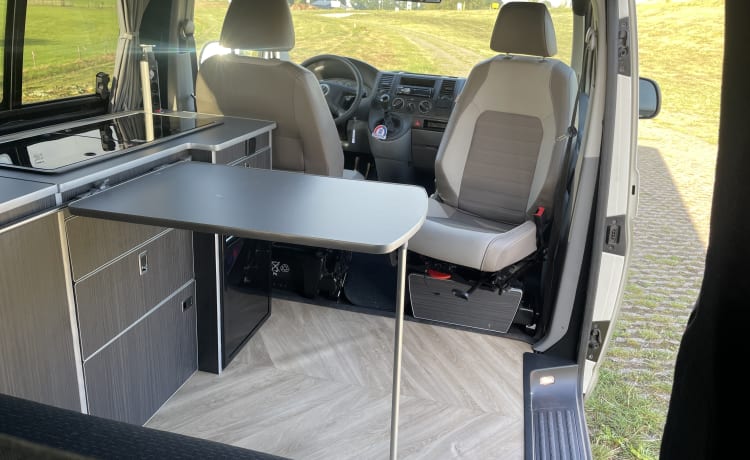 HSP Camp – Volkswagen T5 Nieuw opbouw 2pers Benzine! 