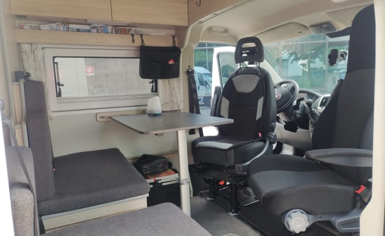 HVan – Camping-car, 5 places de voyage et de couchage, aménagement 2022