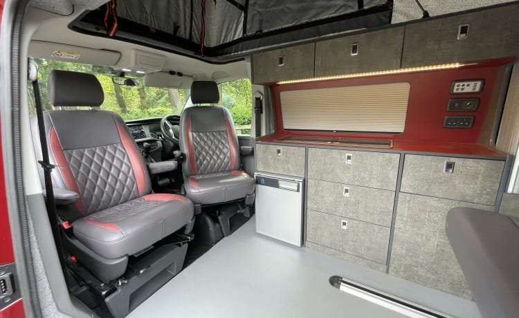 Red Auto – 4 berth Volkswagen Transporter T6.1 DSG Auto