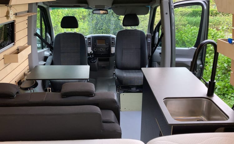 The Beast – Stoere Mercedes Sprinter 4*4 offroad alleskunner